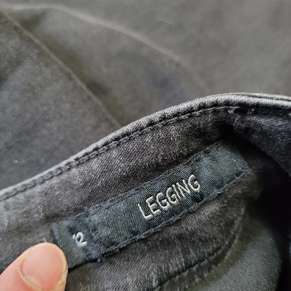 Seven7 Faded Black Distressed Legging Jeans Size Women's 12 - Picture 10 of 11